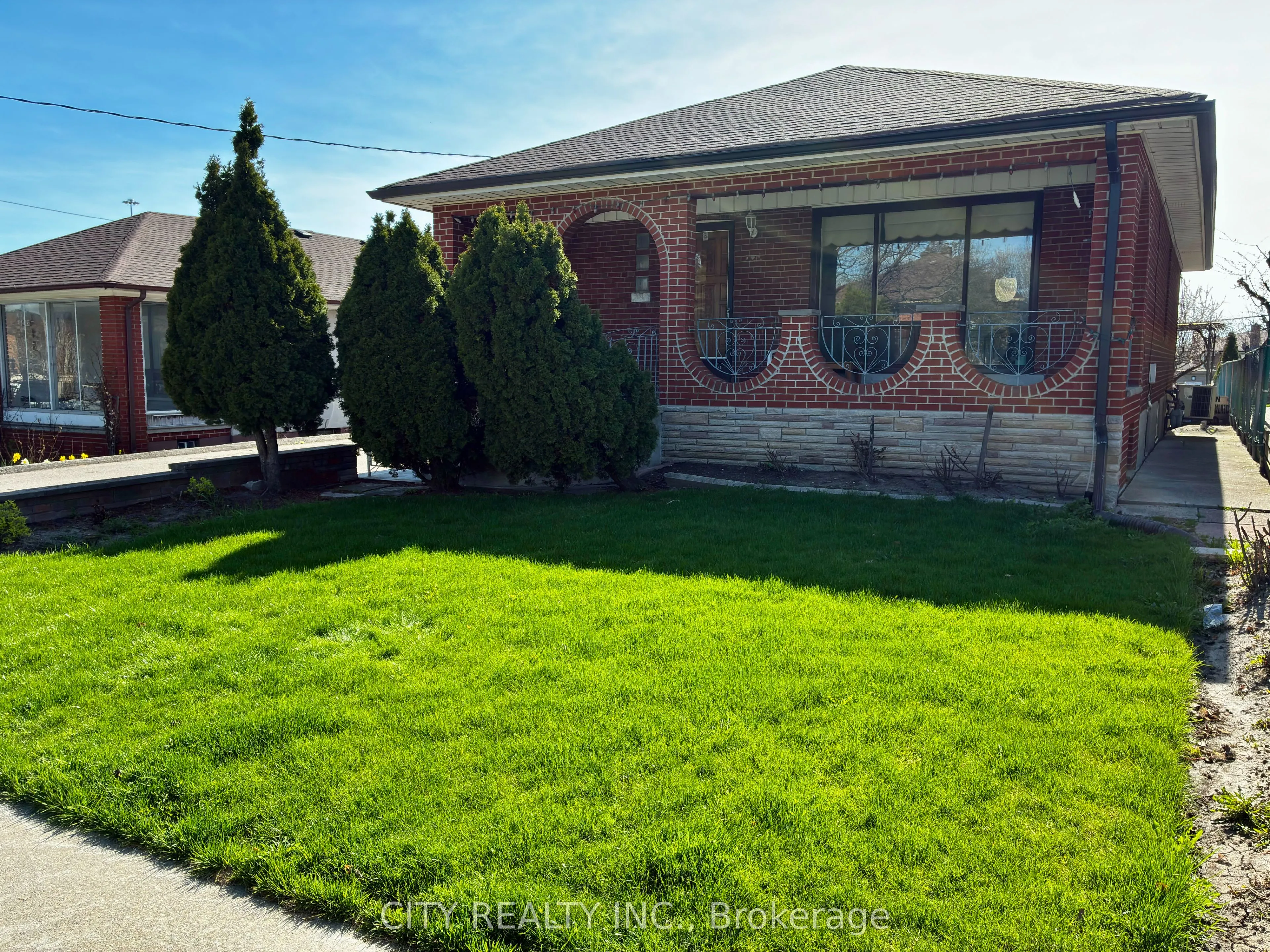 Detached Home For Sale | W13053762