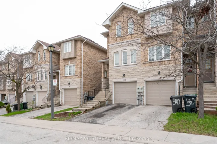 28 Shining Star Crescent, Toronto W04, ON M6M 5L6