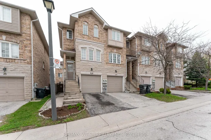 28 Shining Star Crescent, Toronto W04, ON M6M 5L6