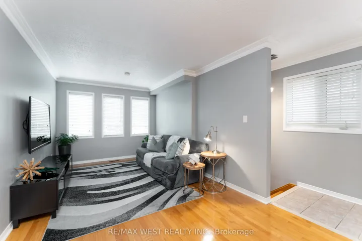 28 Shining Star Crescent, Toronto W04, ON M6M 5L6
