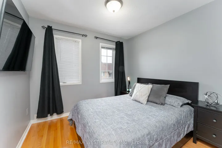 28 Shining Star Crescent, Toronto W04, ON M6M 5L6
