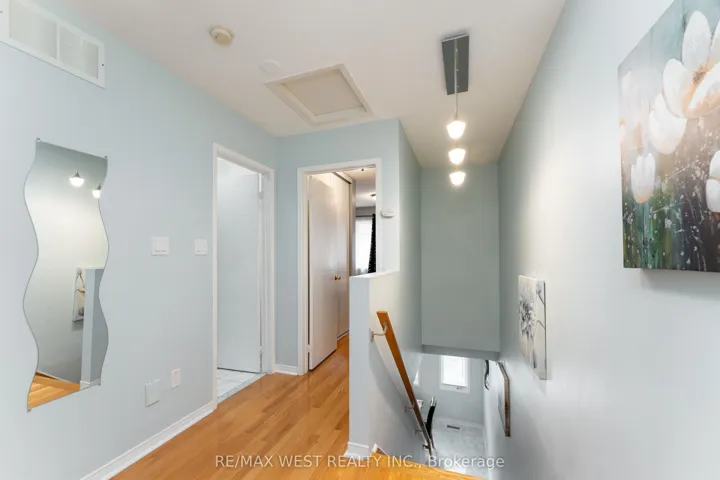 28 Shining Star Crescent, Toronto W04, ON M6M 5L6