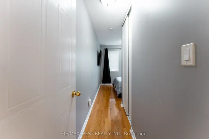28 Shining Star Crescent, Toronto W04, ON M6M 5L6