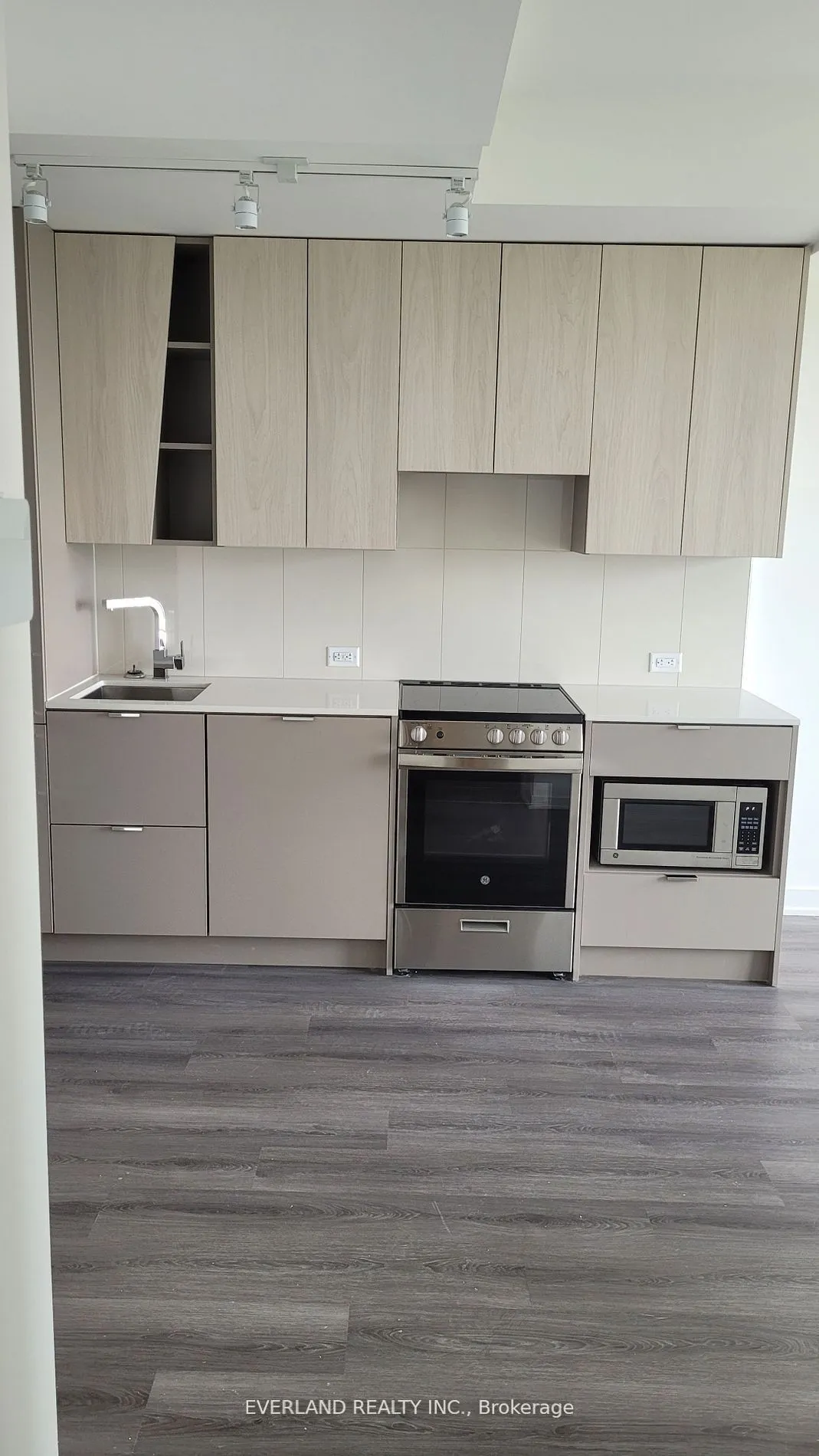 Property For Lease | W13100118