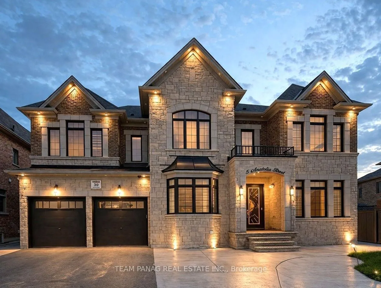 Detached Home For Sale | W13102476