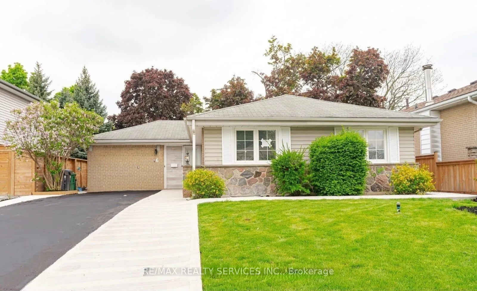 Detached Home For Lease | W13105224