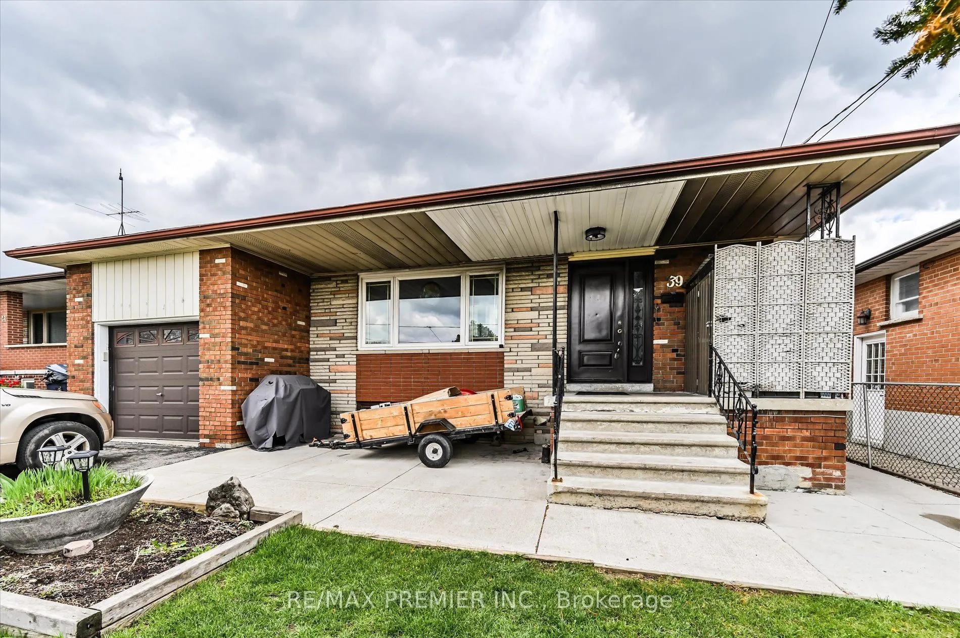 Detached Home For Lease | W13105916