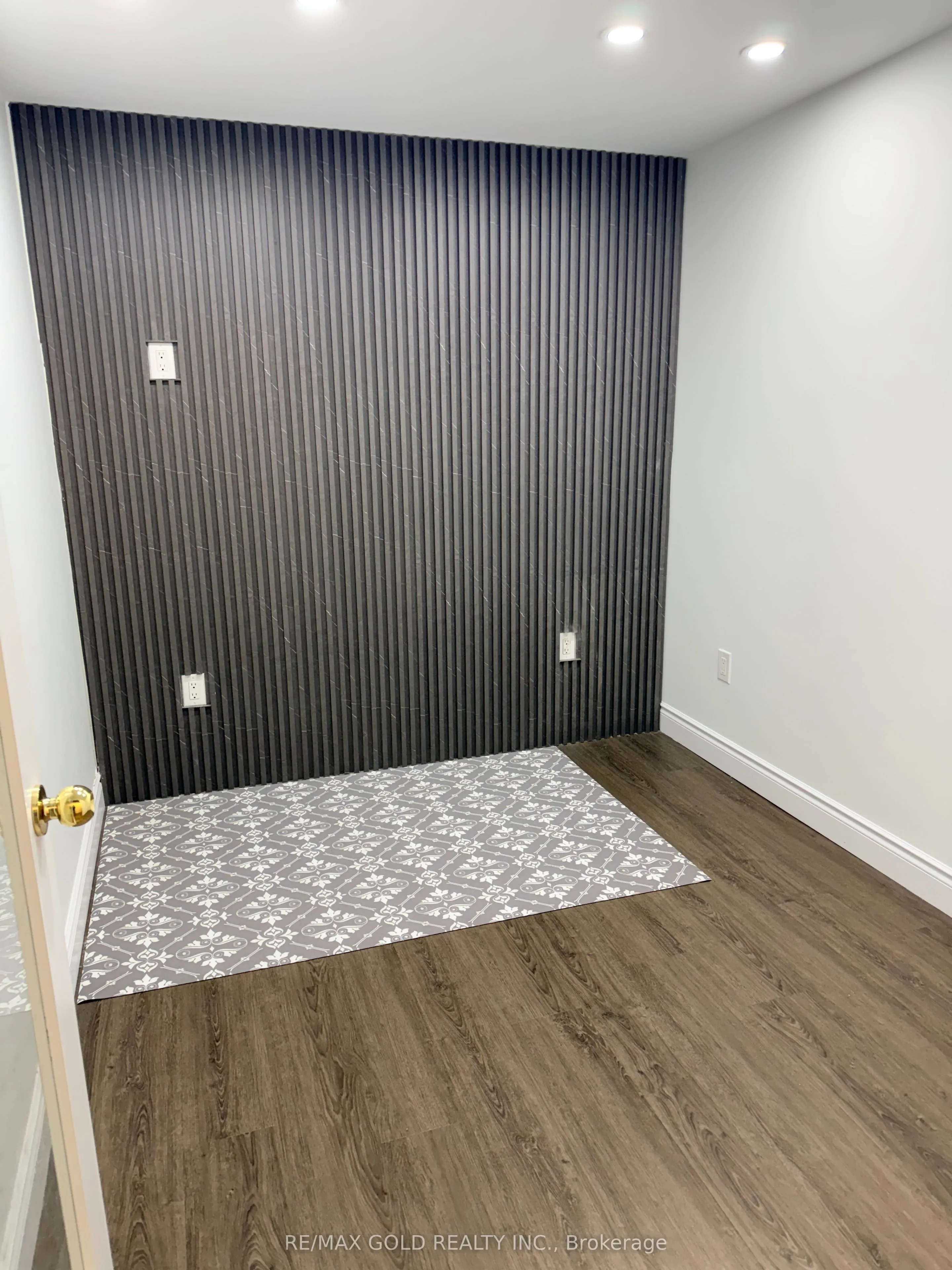 Office For Lease | W13106318