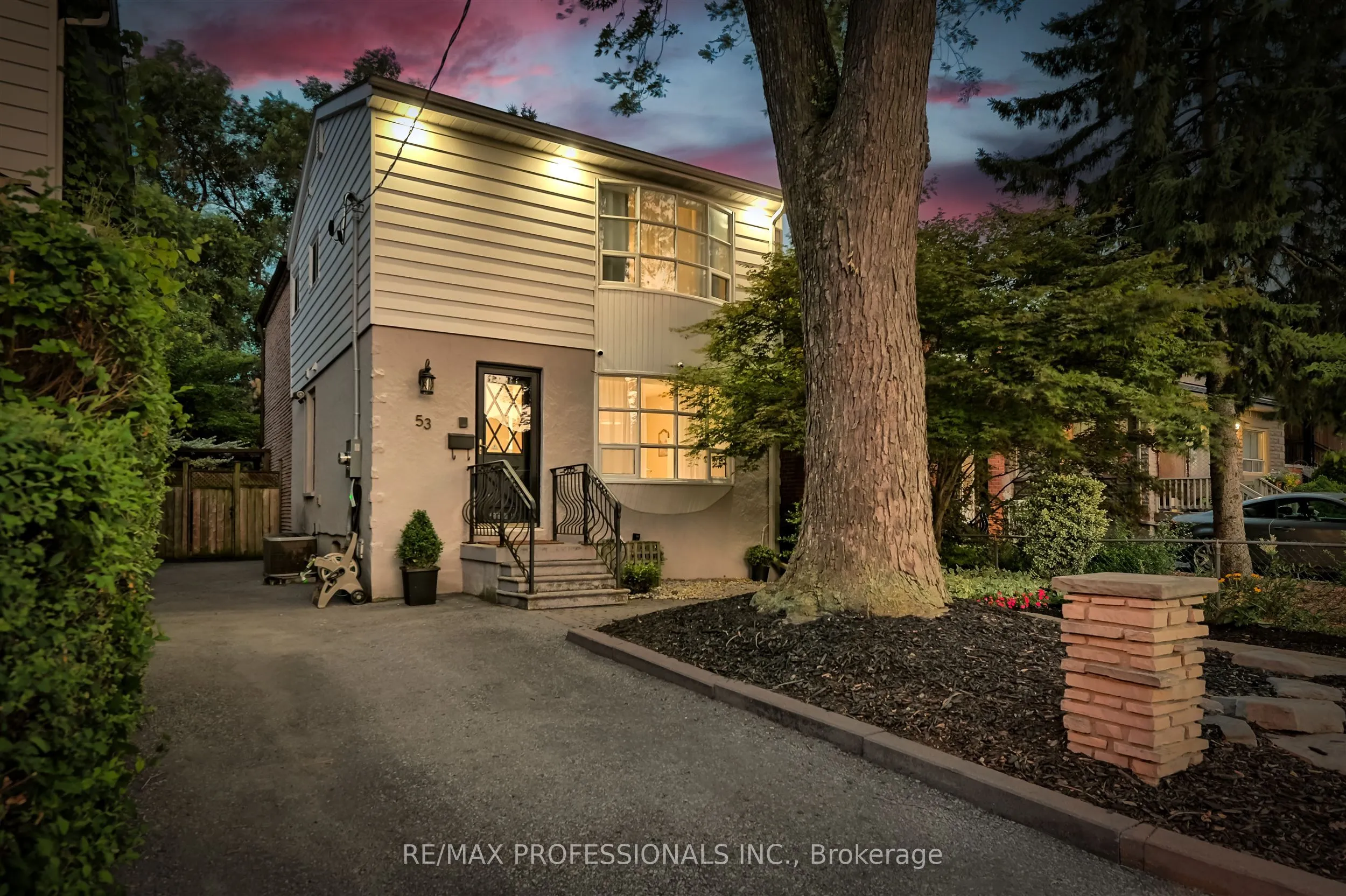 Detached Home For Sale | W13111596