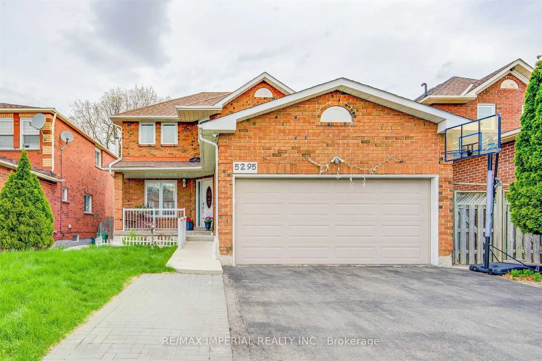 Detached Home For Lease | W13112494