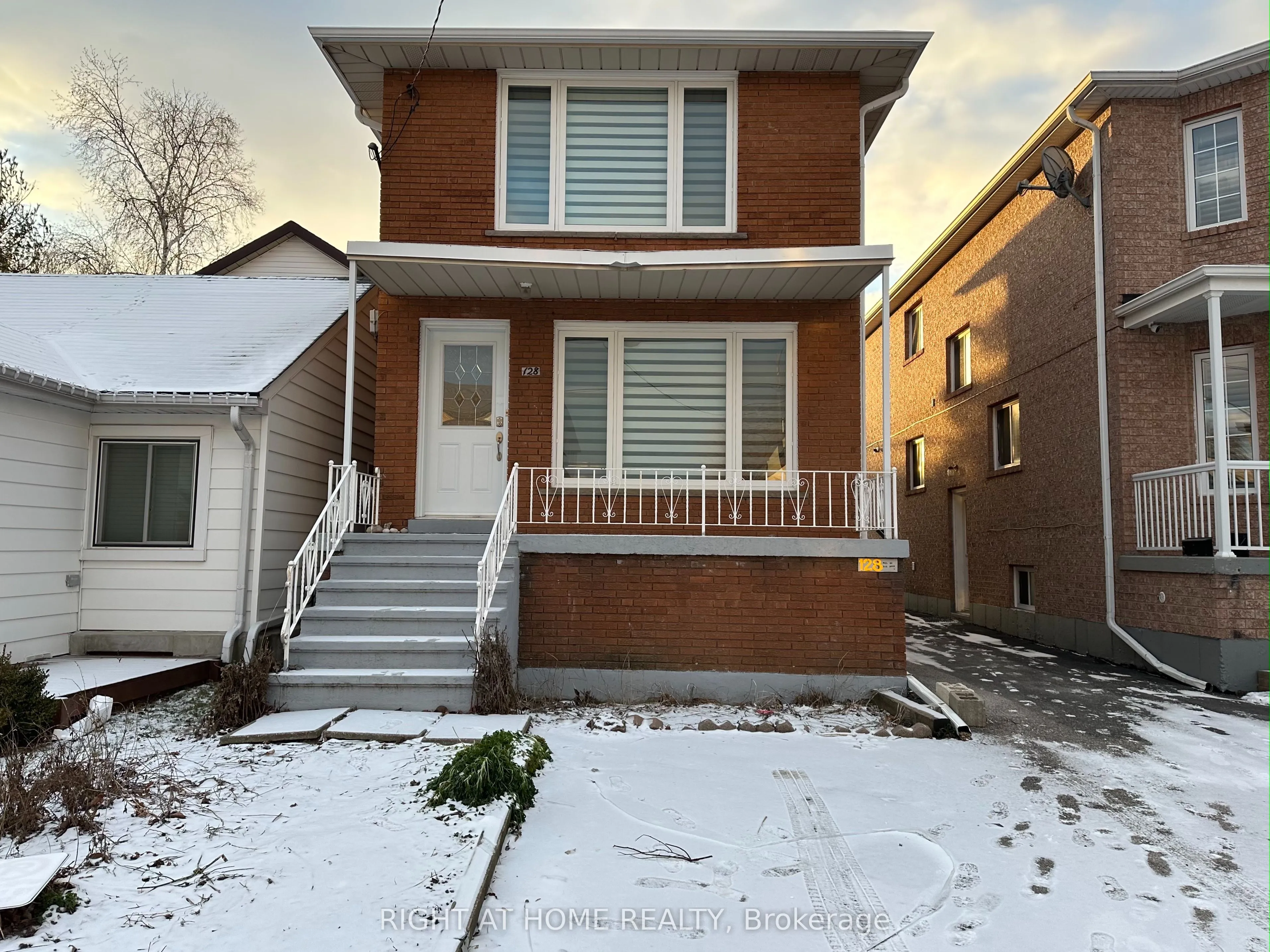 Detached Home For Sale | W13113008