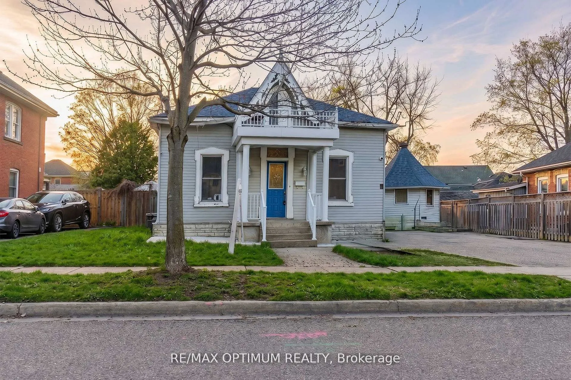 Detached Home For Sale | W13116802