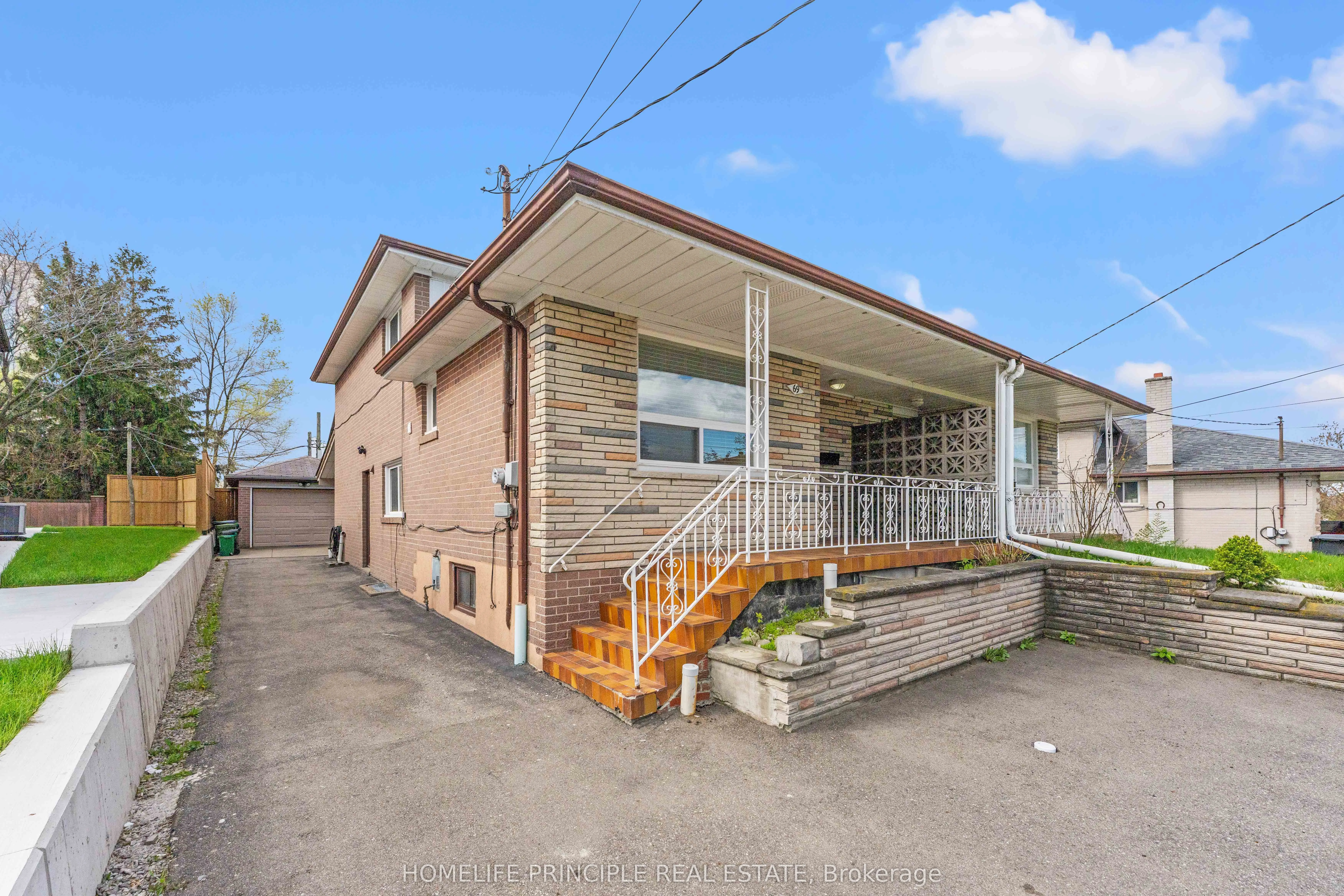 Semi-Detached Home For Lease | W13121316