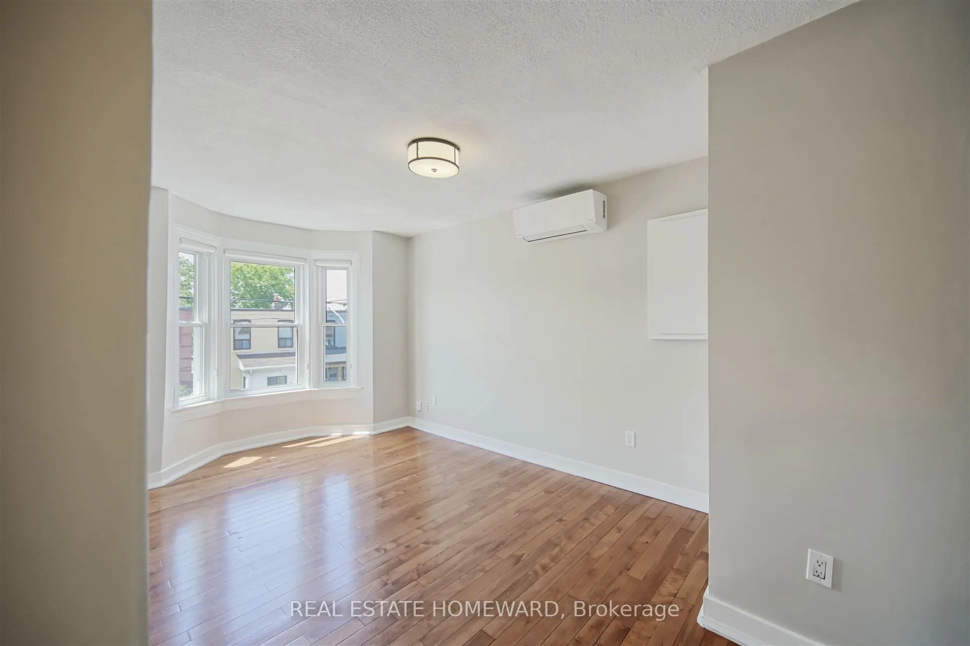 Triplex For Lease | W13122738