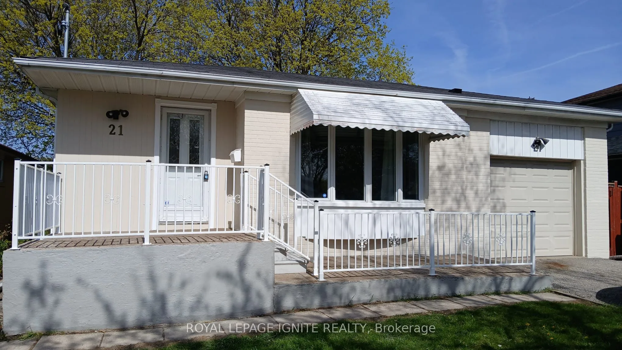 Detached Home For Lease | W13125492
