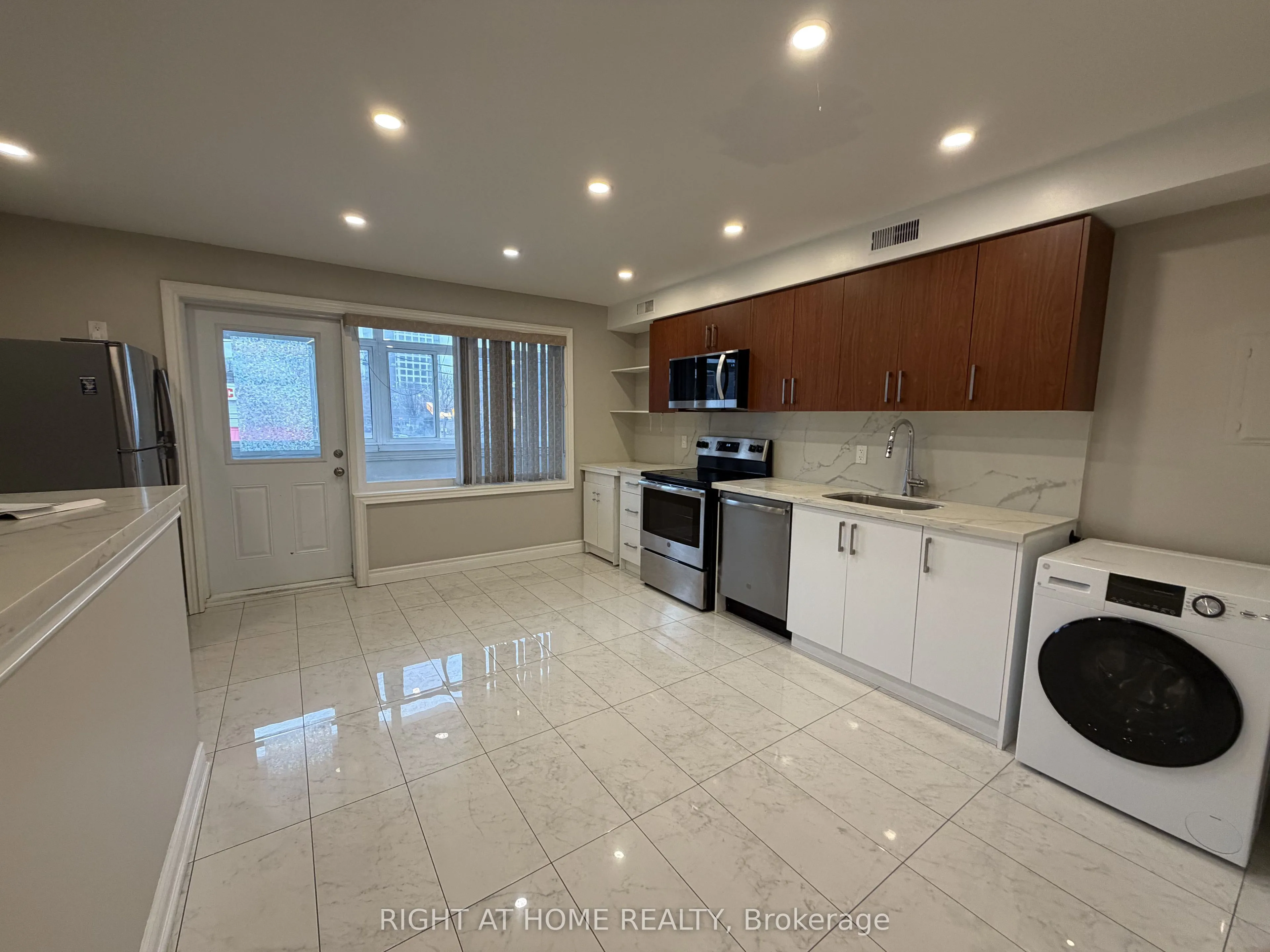Multiplex For Lease | W13140730