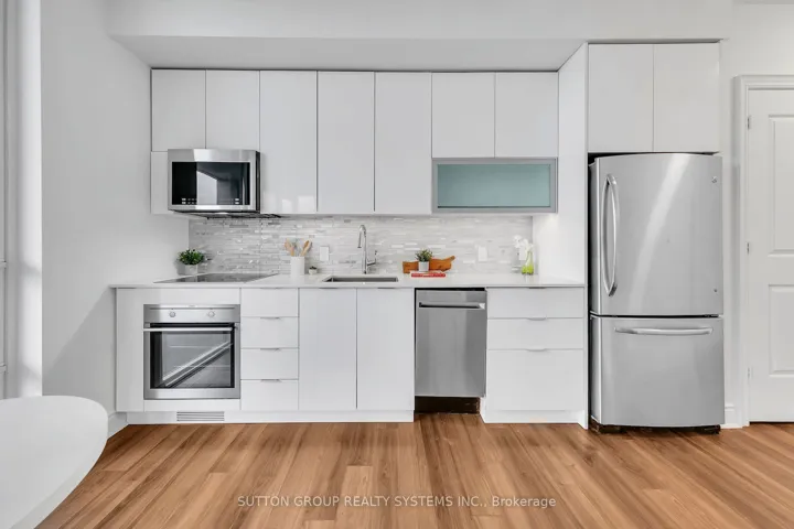 16  Brookers  Lane, Toronto W06, ON M8V 0A5