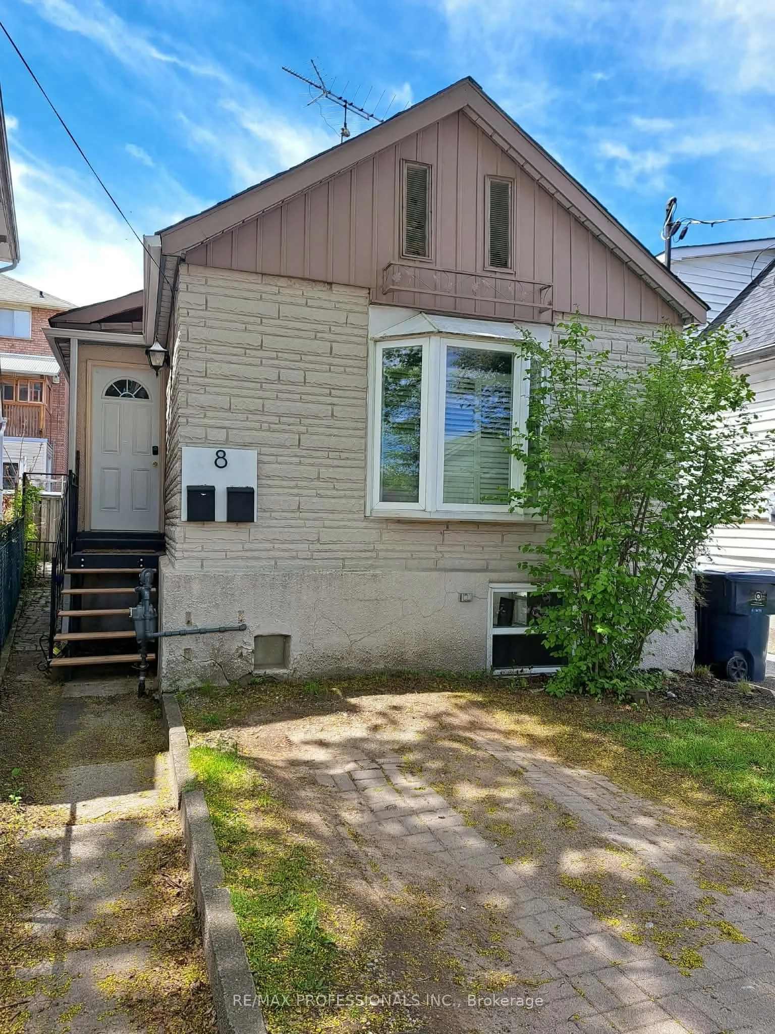 Detached Home For Lease | W13146690