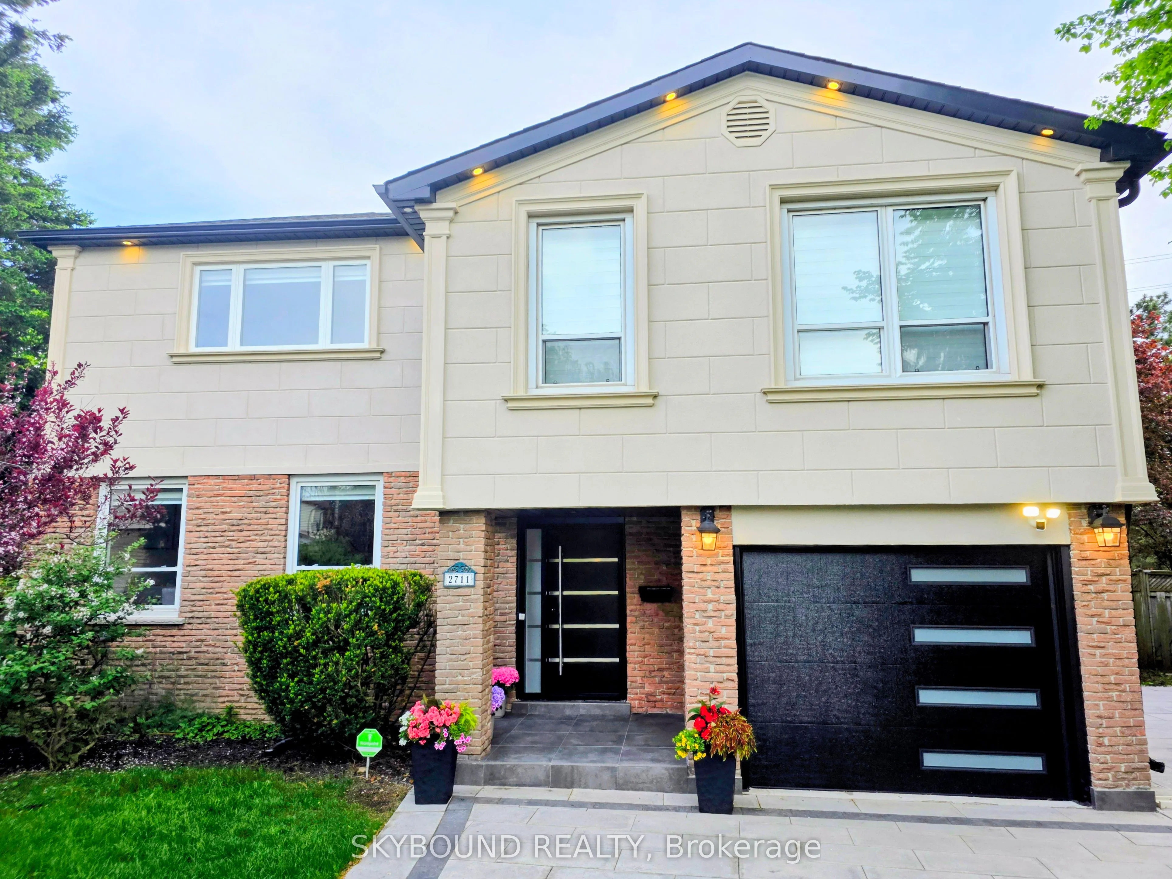 Detached Home For Sale | W13152806