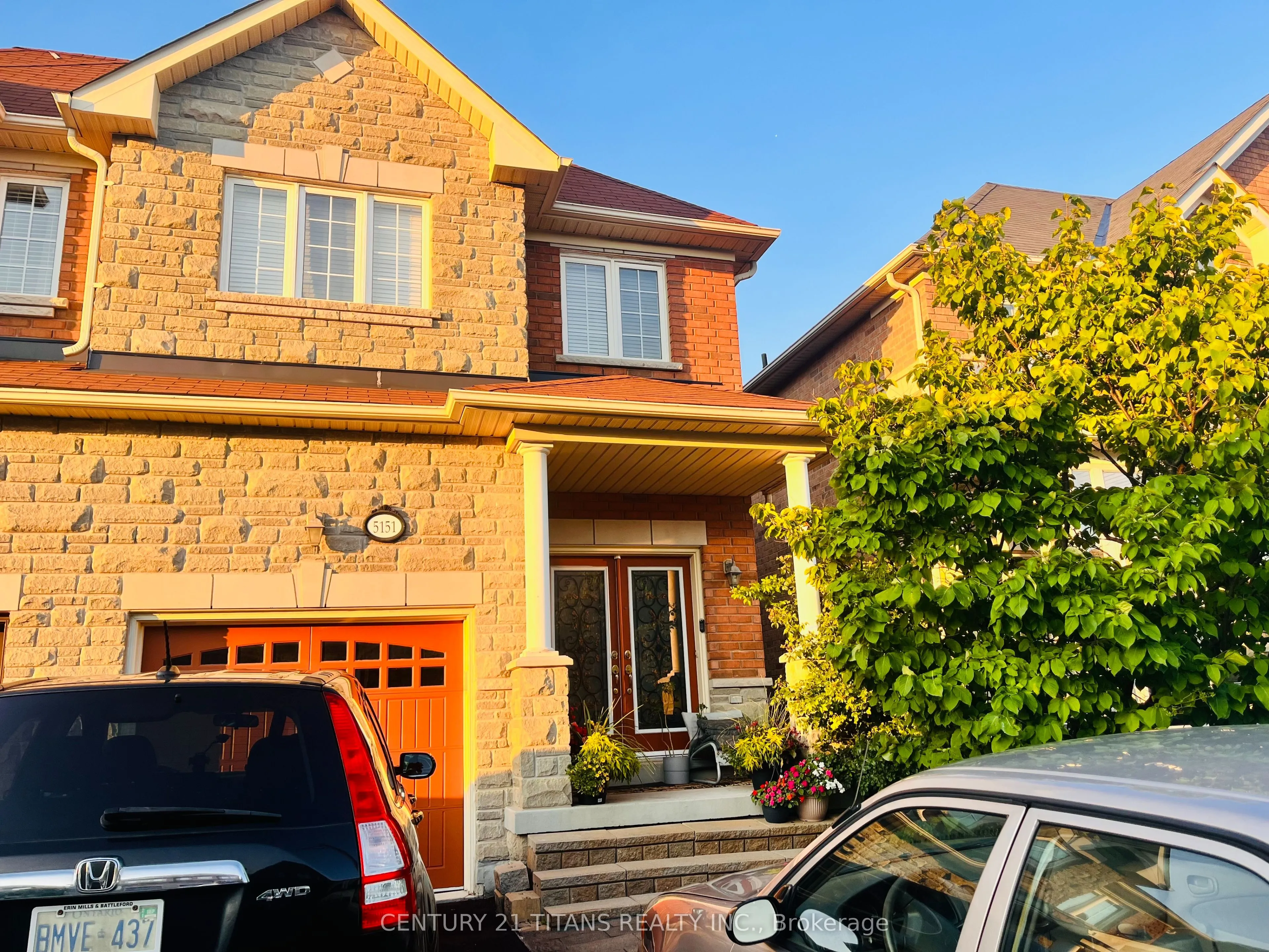 Semi-Detached Home For Lease | W13156032