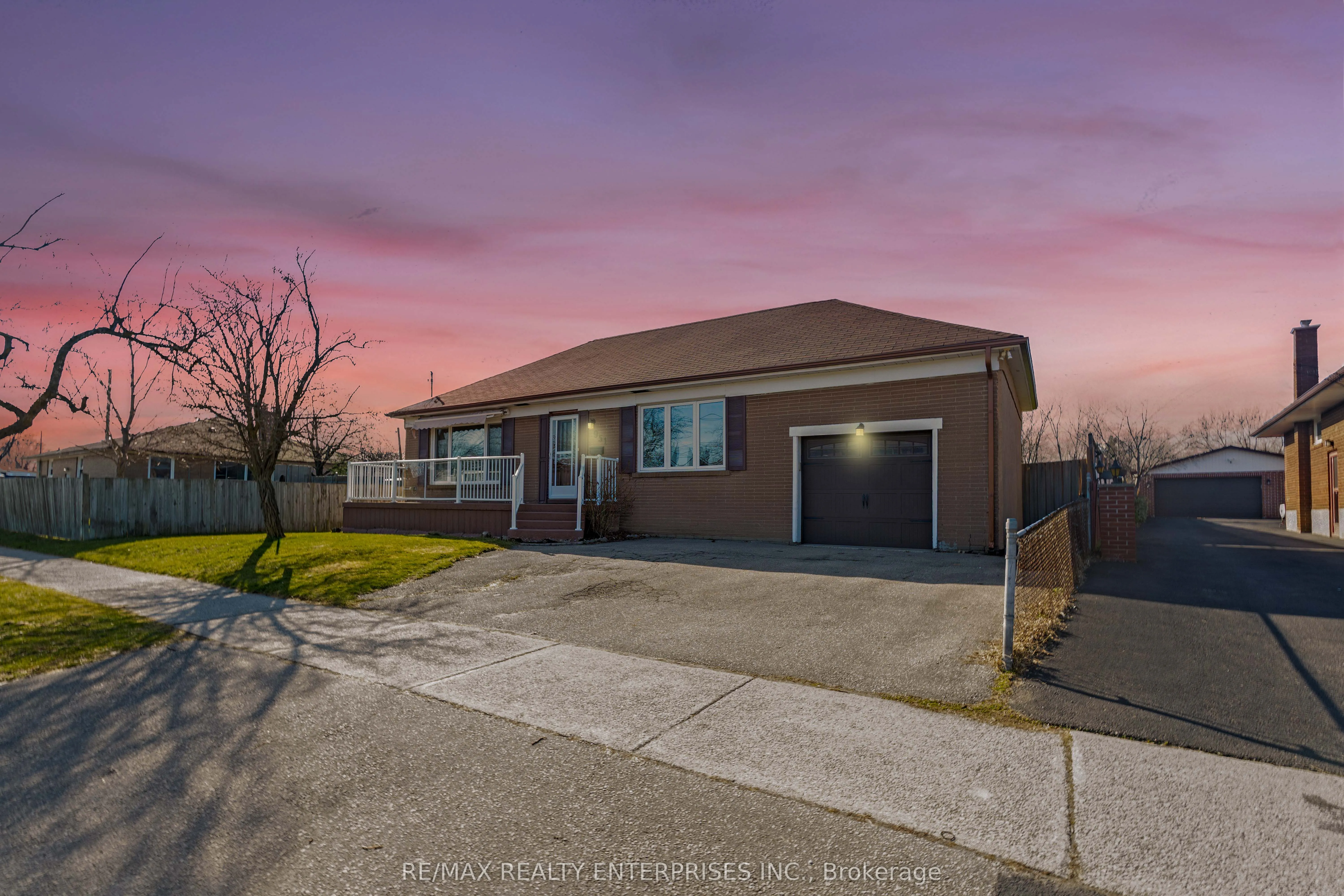 Detached Home For Sale | W13161304