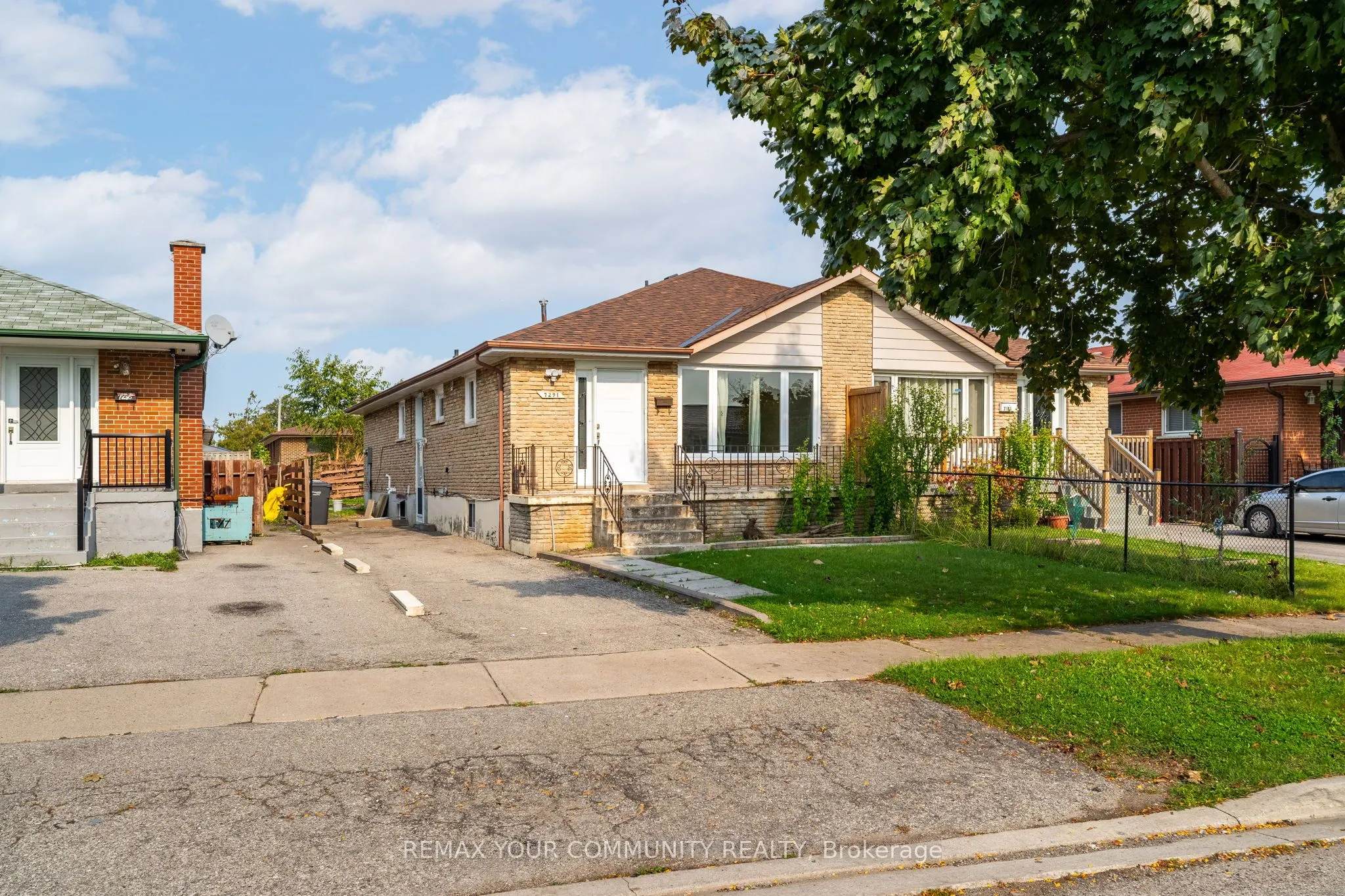 Semi-Detached Home For Lease | W13162604