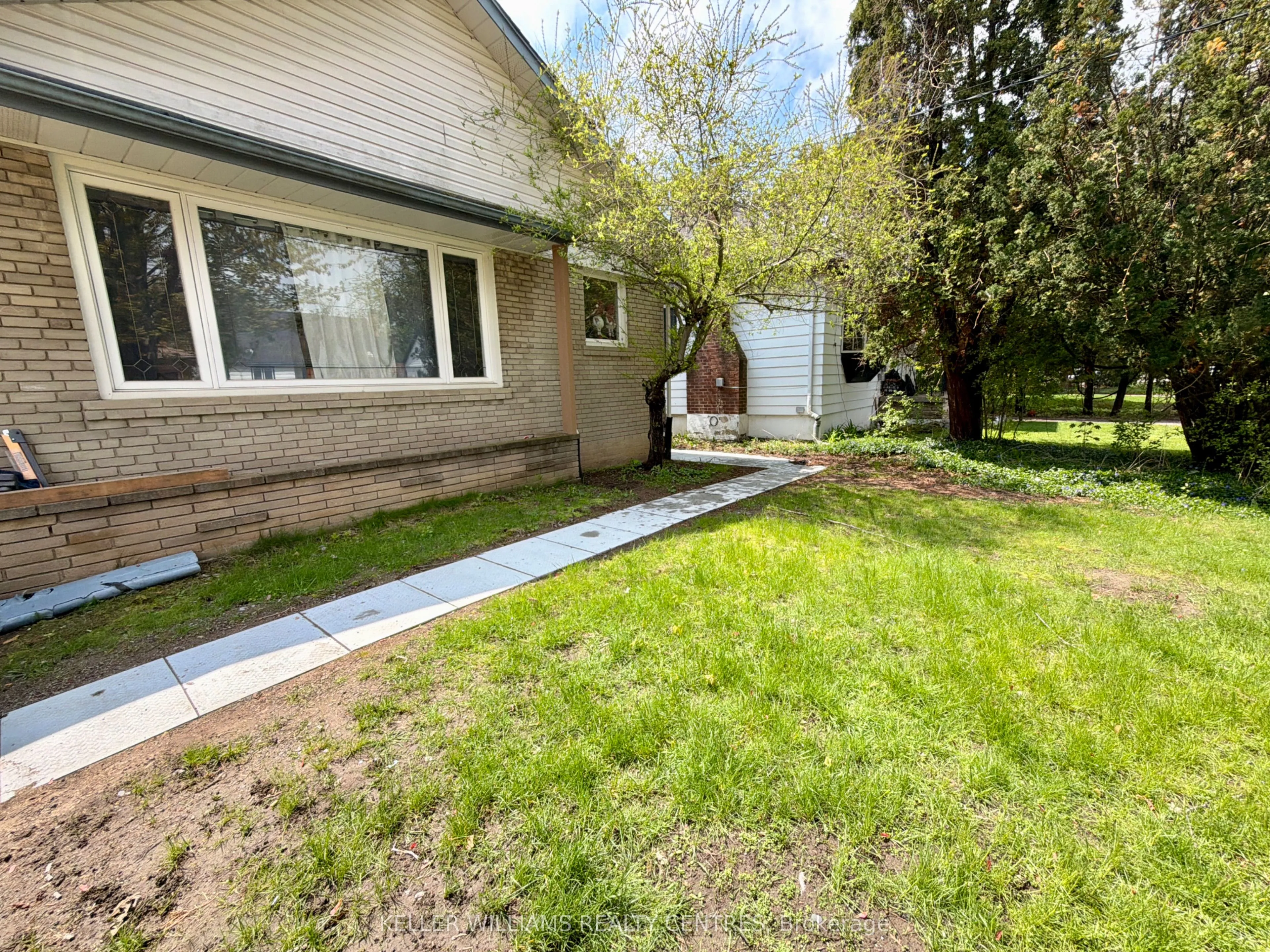 Detached Home For Lease | W13162834