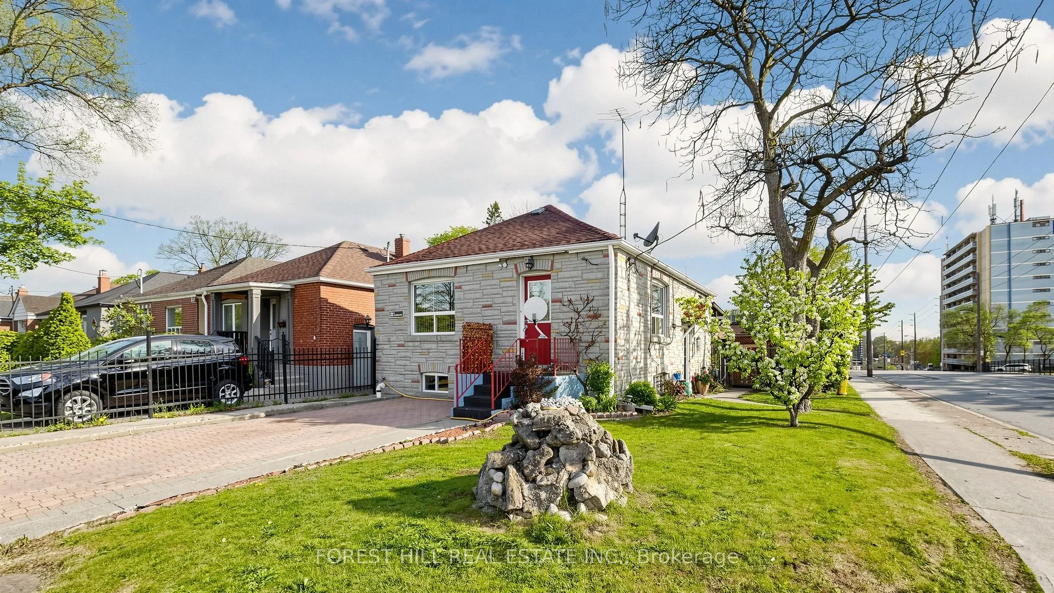 Detached Home For Sale | W13179100