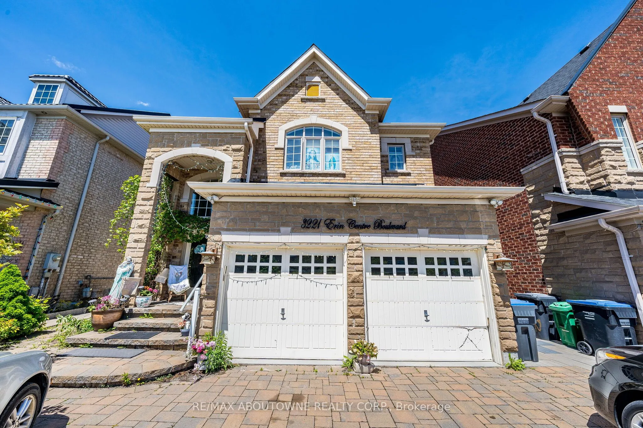 Detached Home For Lease | W13201458