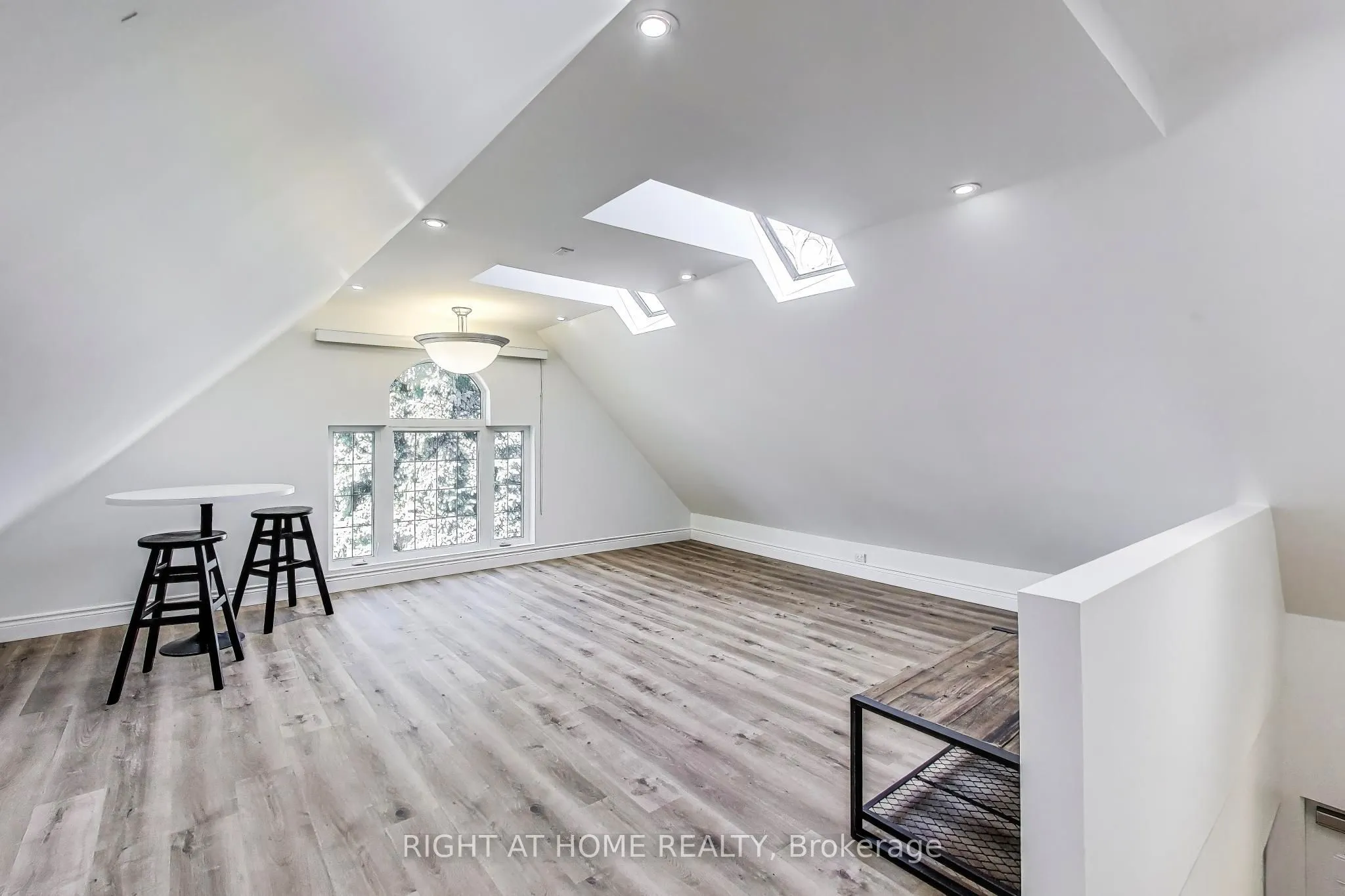Cottage For Lease | W13207094