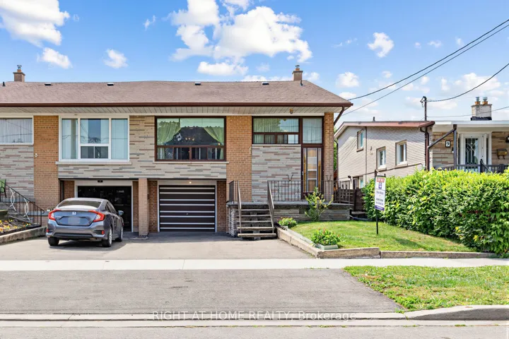 7 Daystrom Drive, Toronto W05, ON M9M 2A8