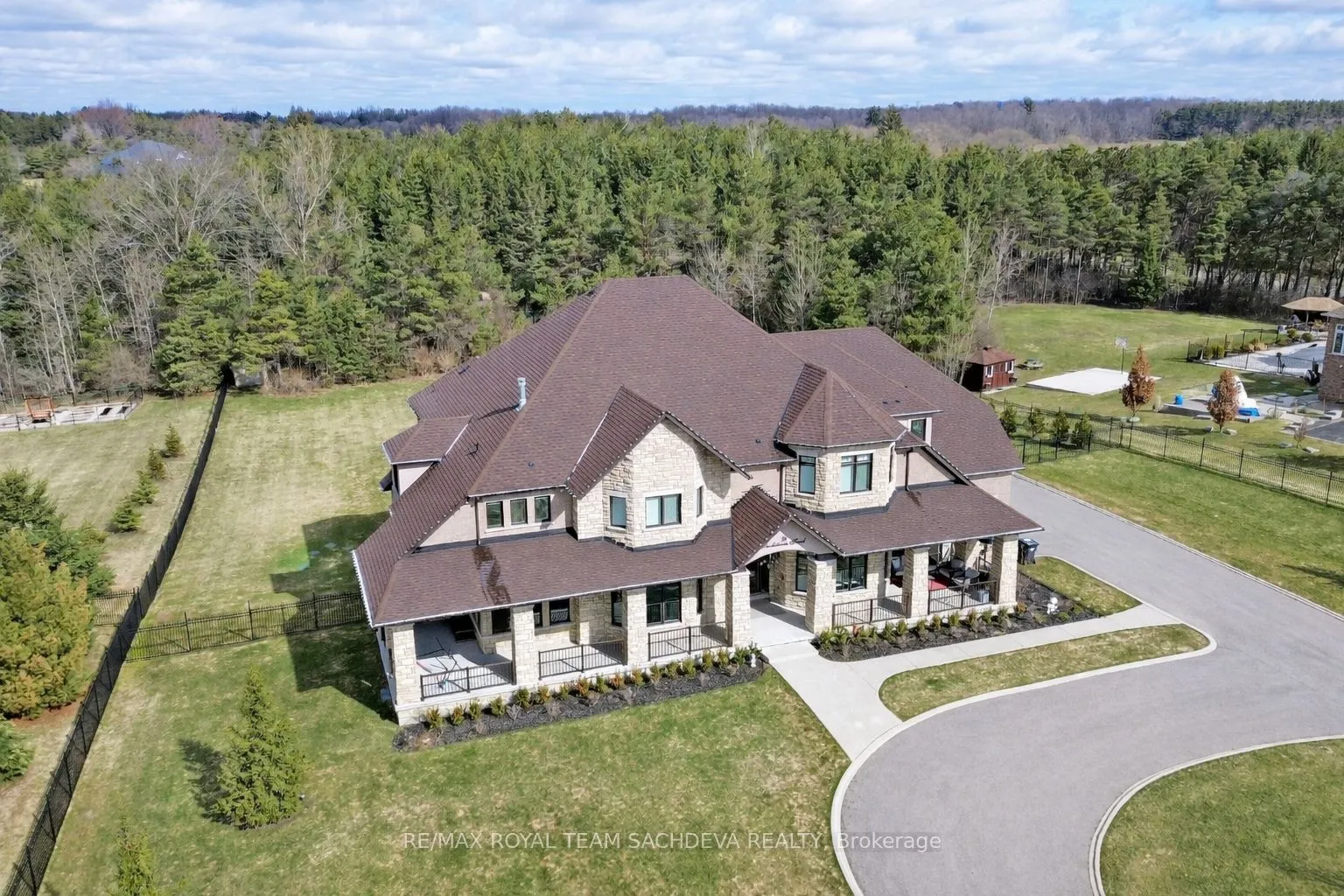 Detached Home For Lease | W13220786