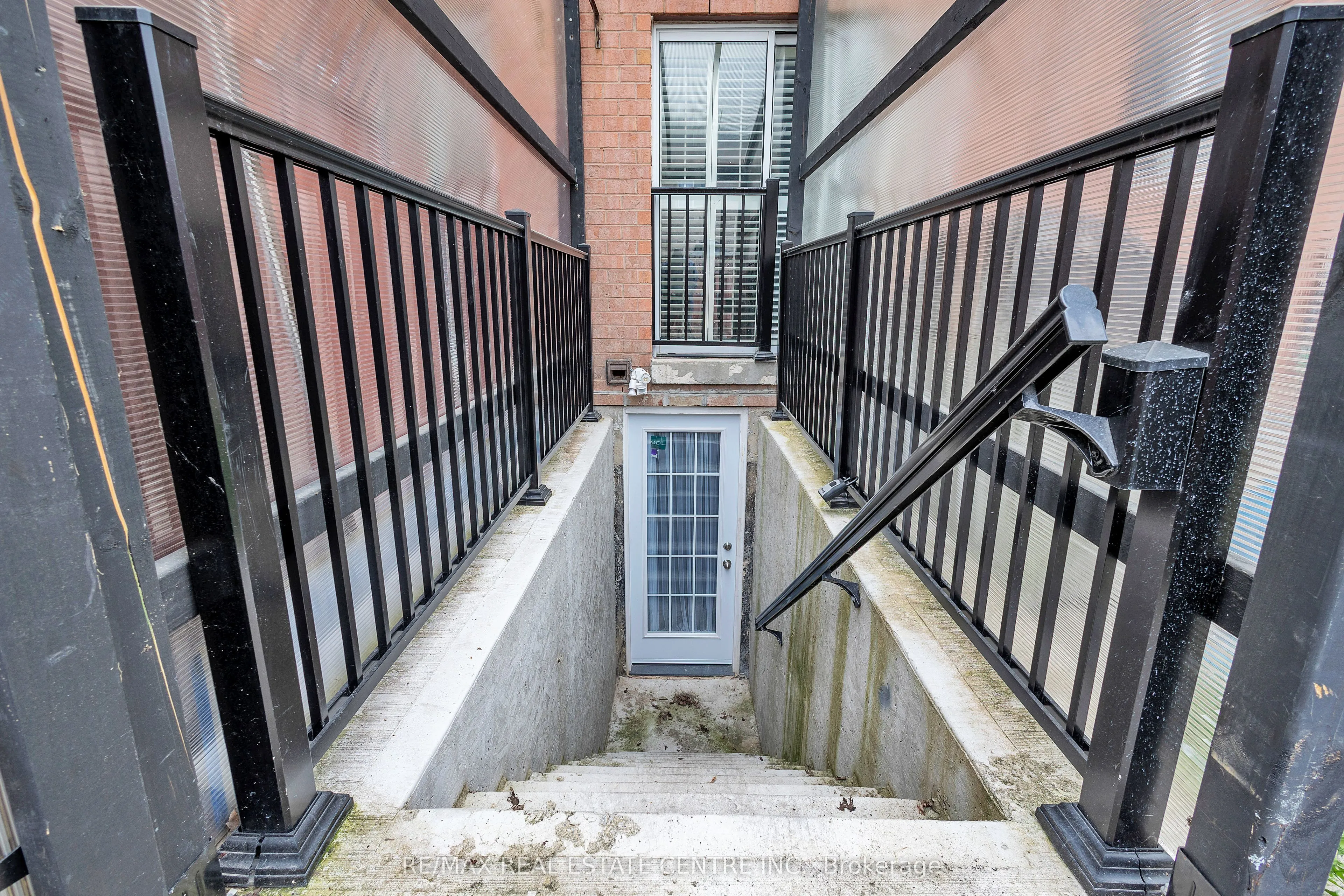 Semi-Detached Home For Lease | W13225348