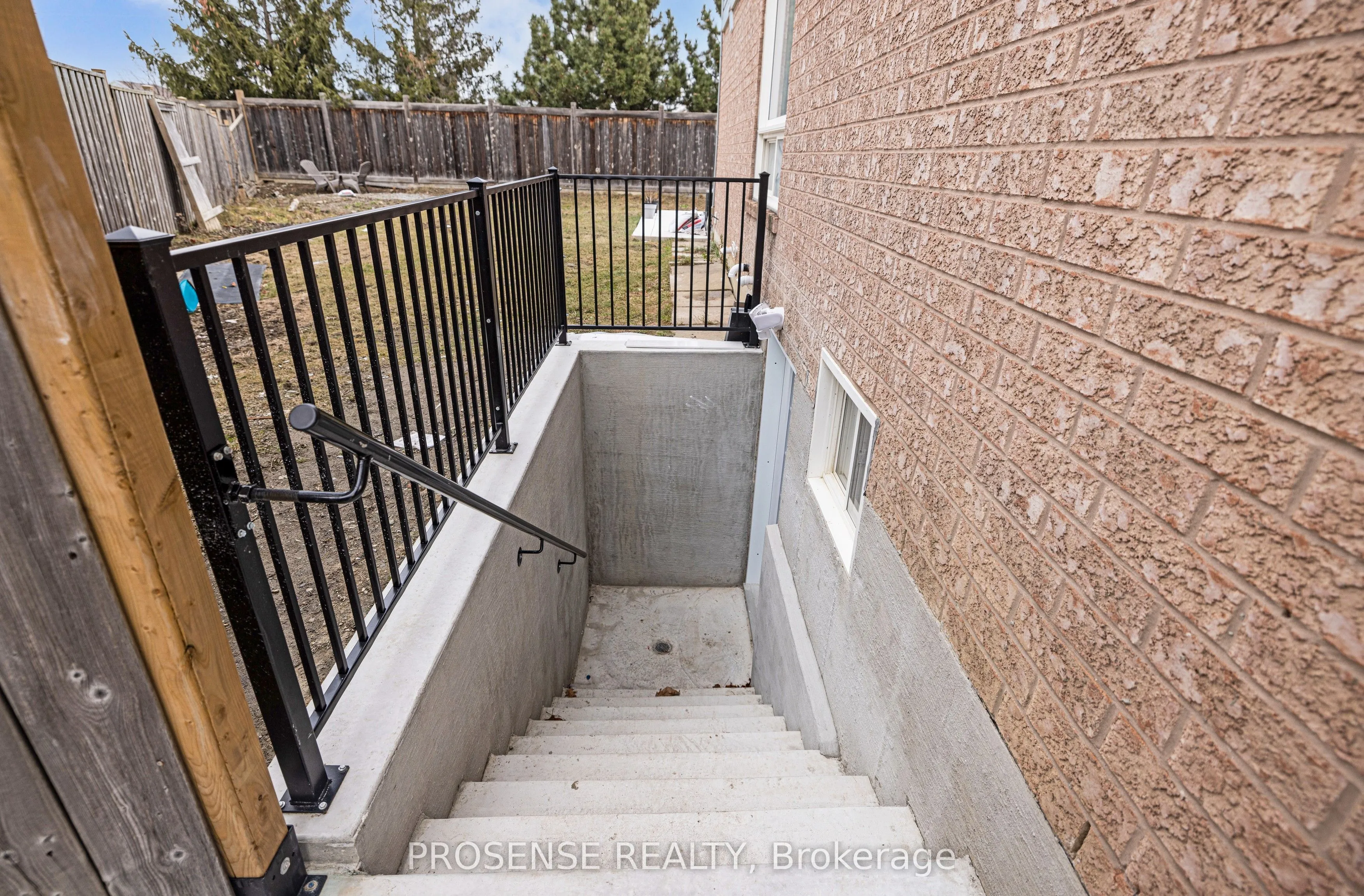 Detached Home For Lease | W13225528