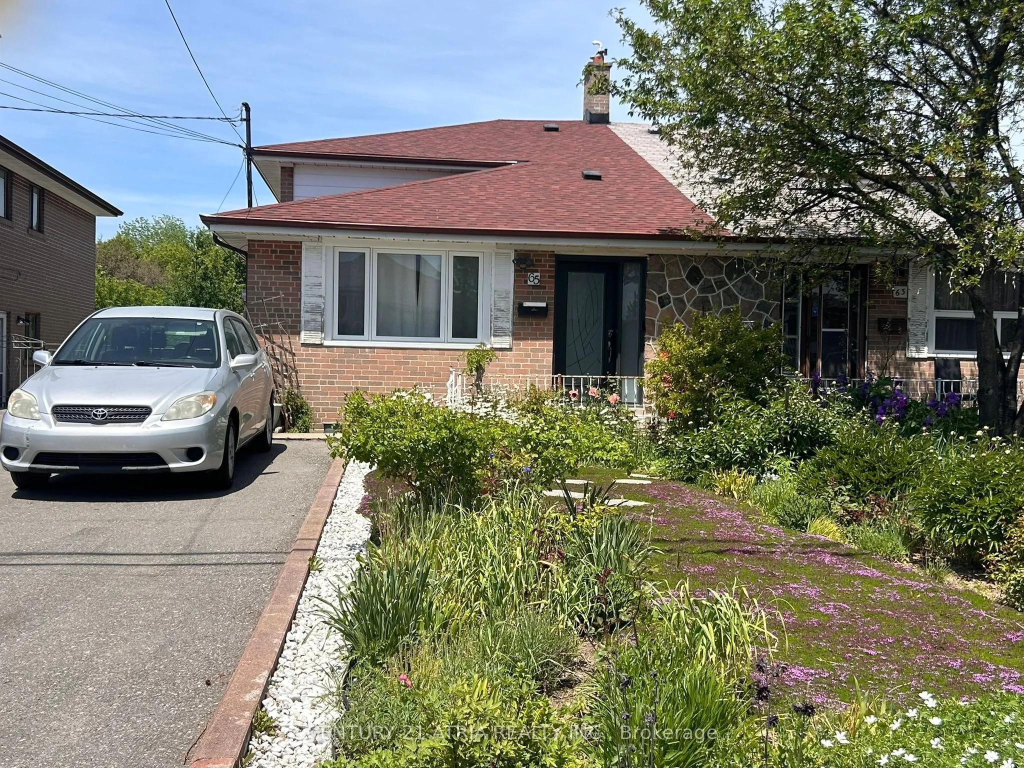 Semi-Detached Home For Lease | W13235676