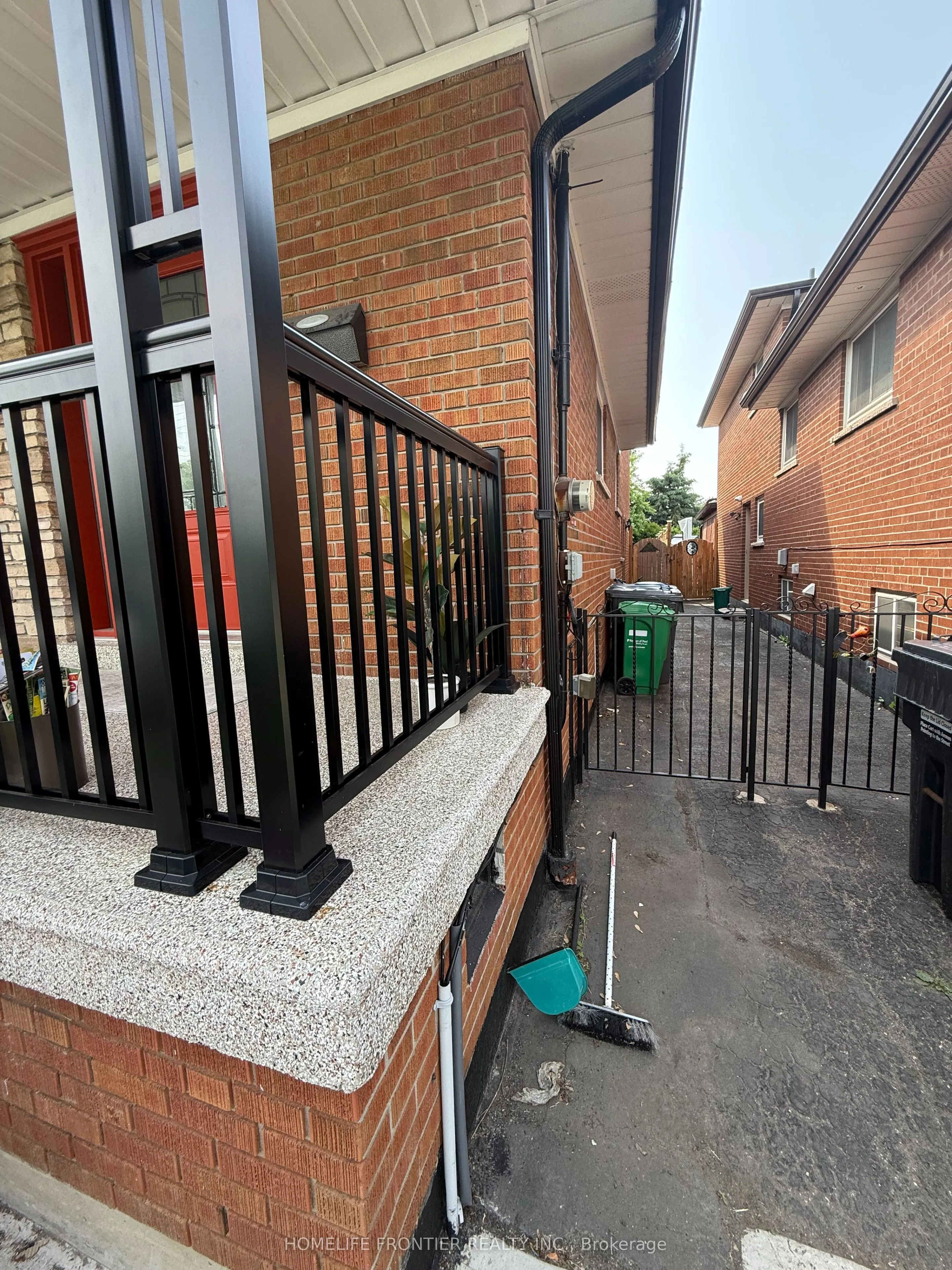Detached Home For Lease | W13236280