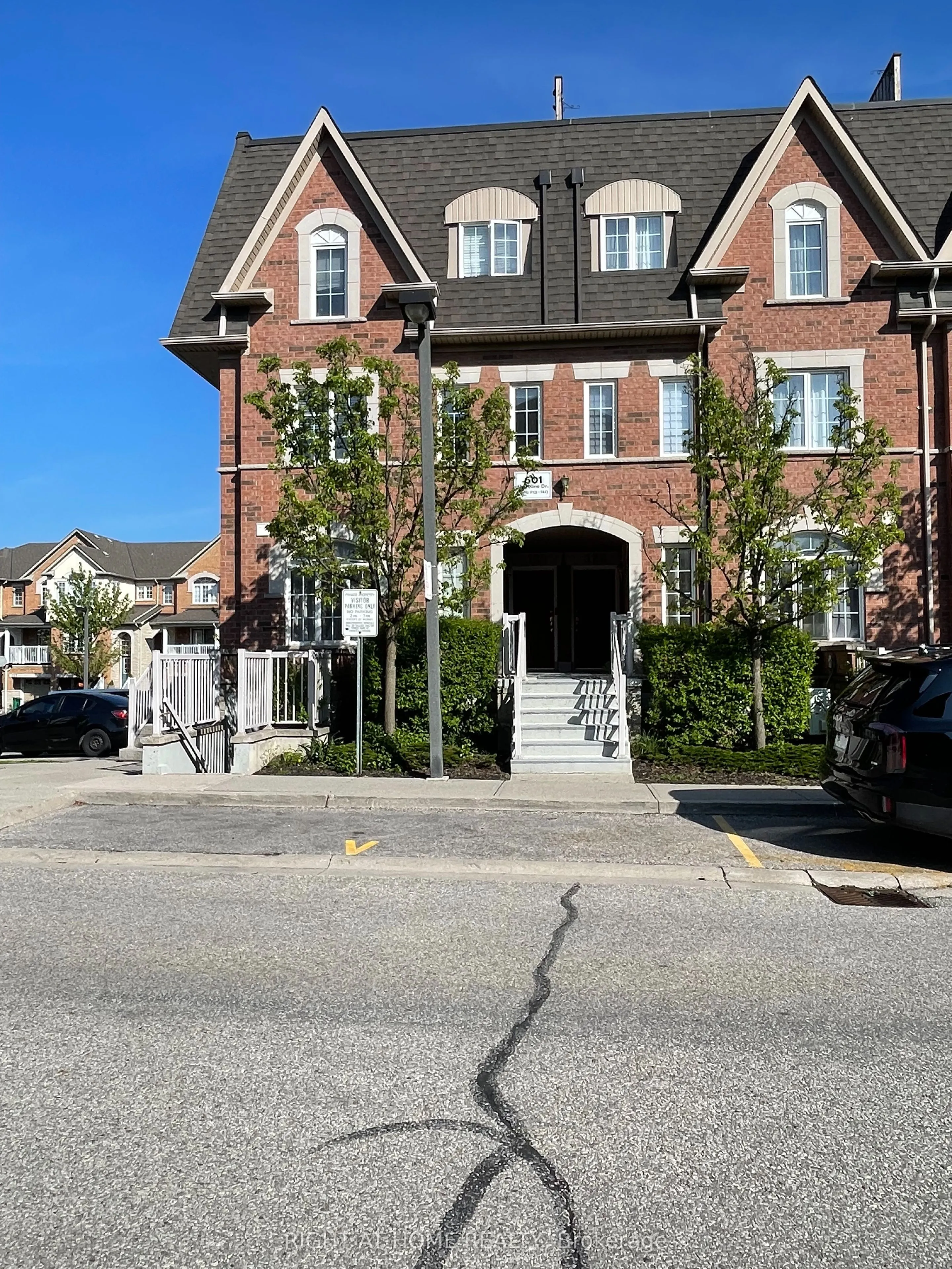 Property For Sale | W13236378
