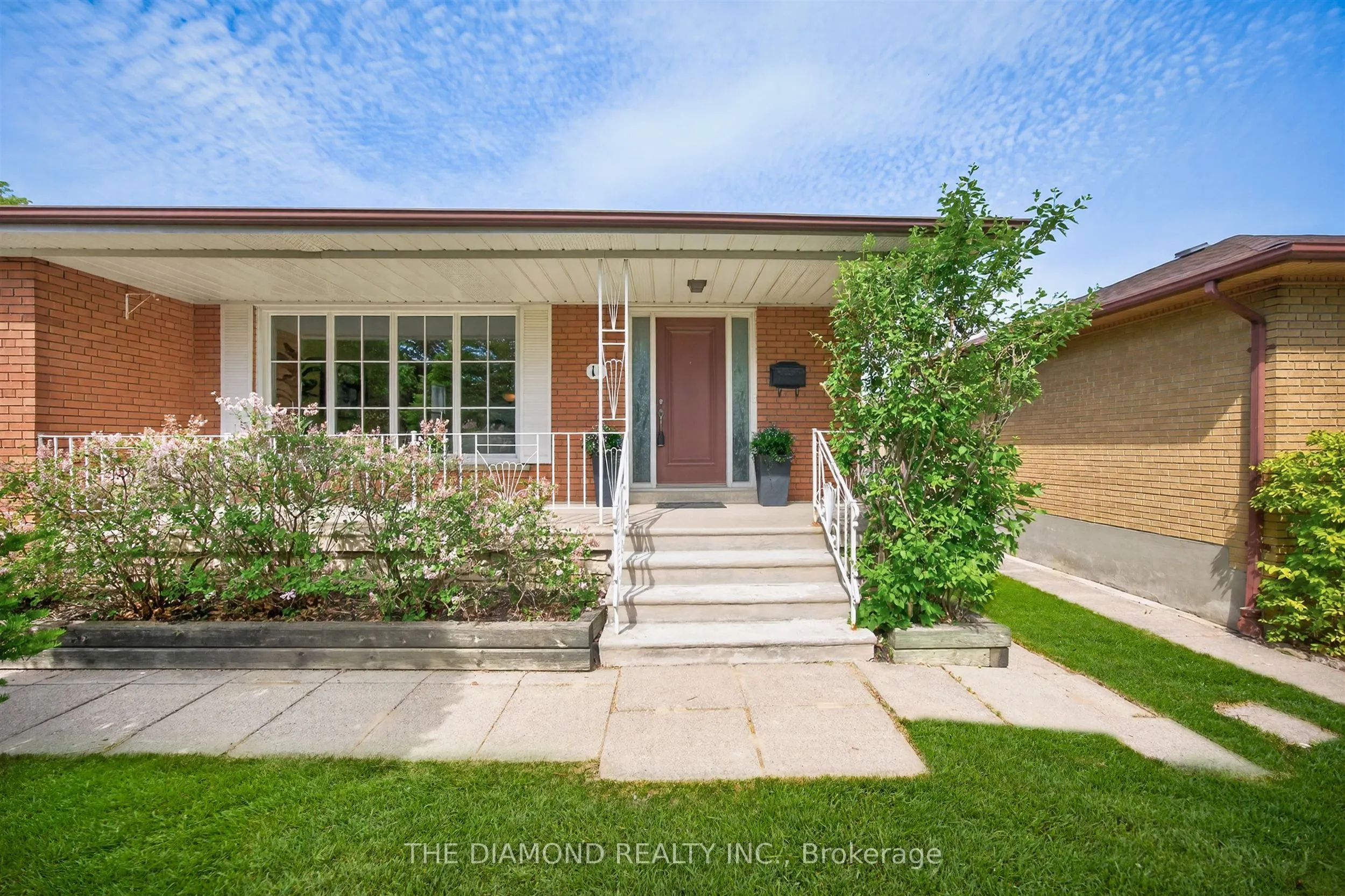 Detached Home For Sale | W13257296
