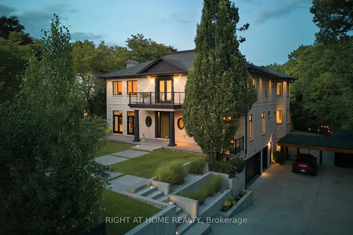 1305 Royal York Road, Toronto W08, ON M9A 5E6