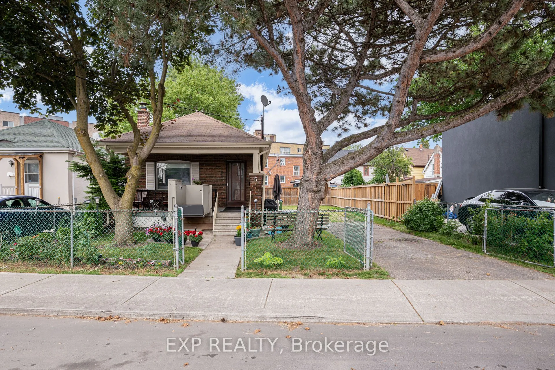 Detached Home For Sale | W13431902