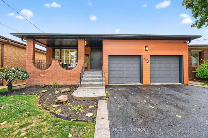 43 St Georges Boulevard, Toronto W09, ON M9R 1X3