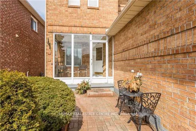 Detached Home For Lease | W13474092