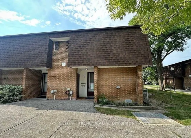 16 Litchfield Court, Toronto W10, ON M9V 2A8