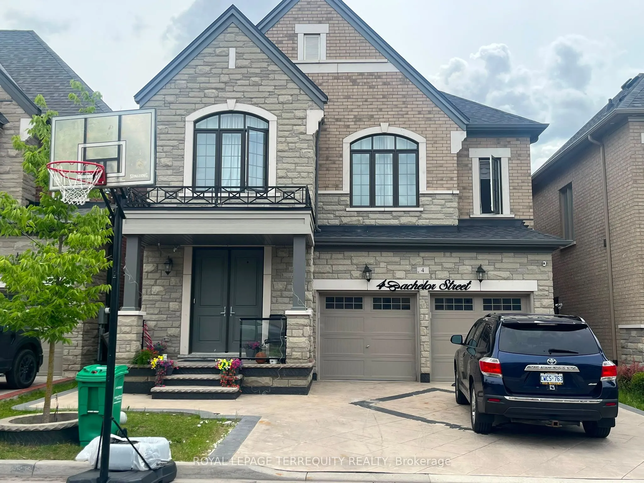 Detached Home For Lease | W13482798