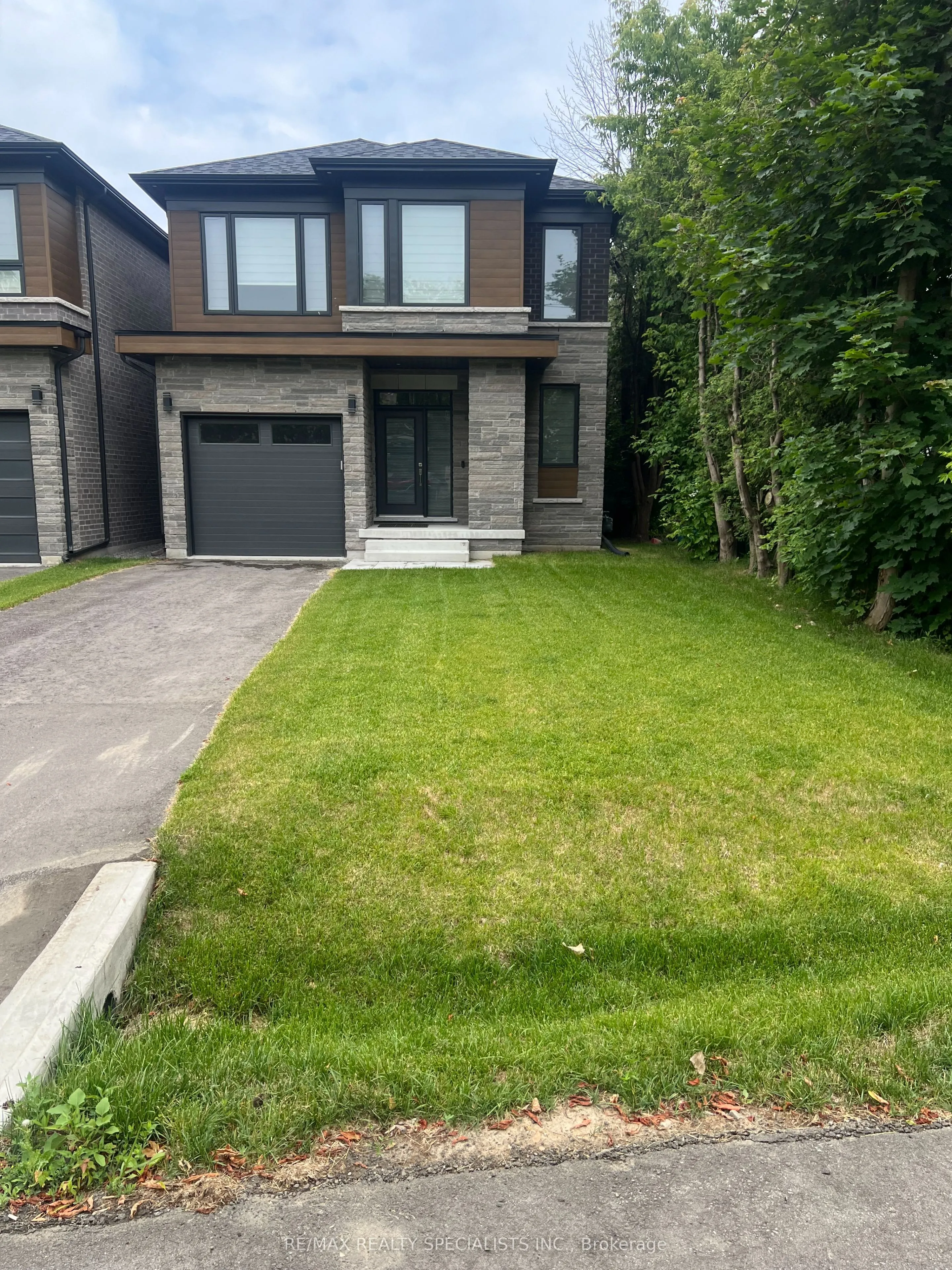 Detached Home For Lease | W13491248