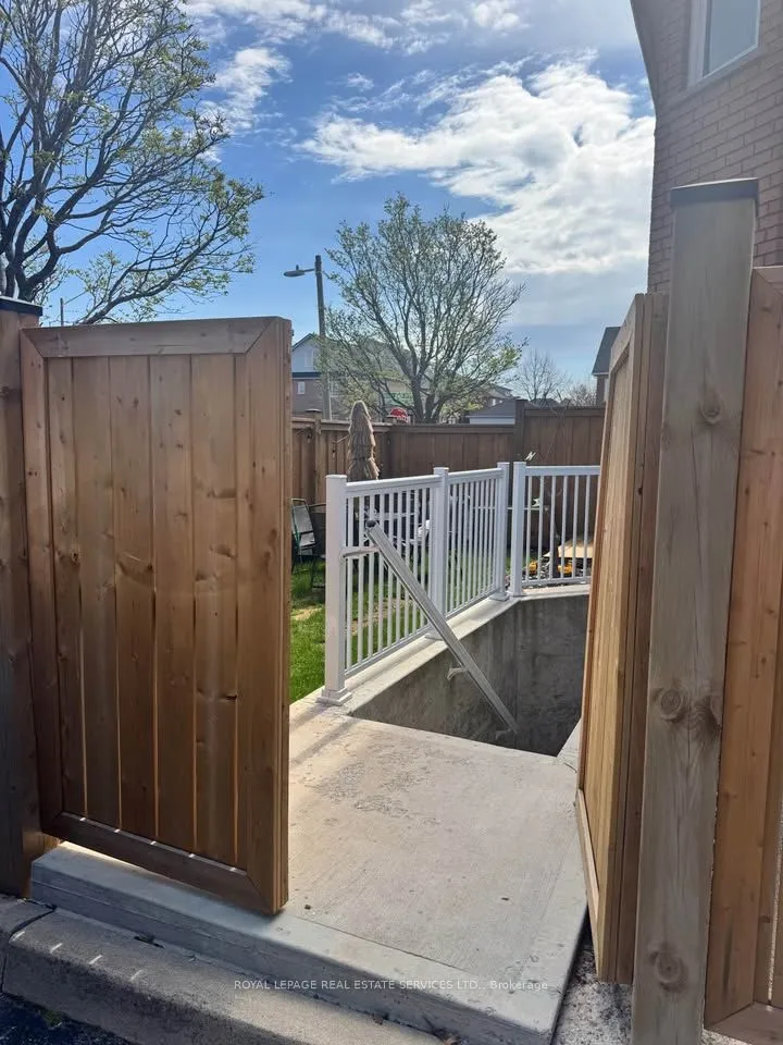 Detached Home For Lease | W13491602