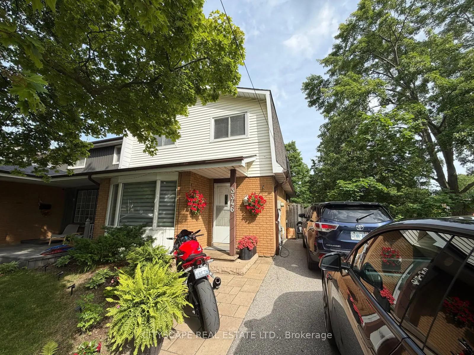 Semi-Detached Home For Lease | W13498094