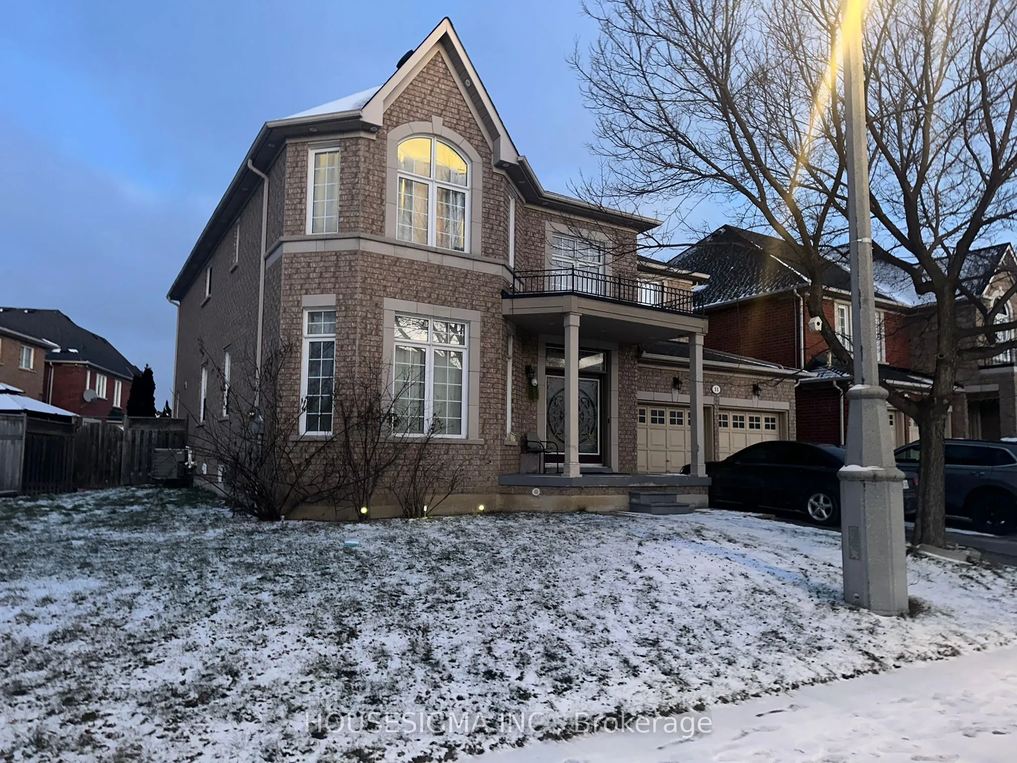 Detached Home For Lease | W13506994