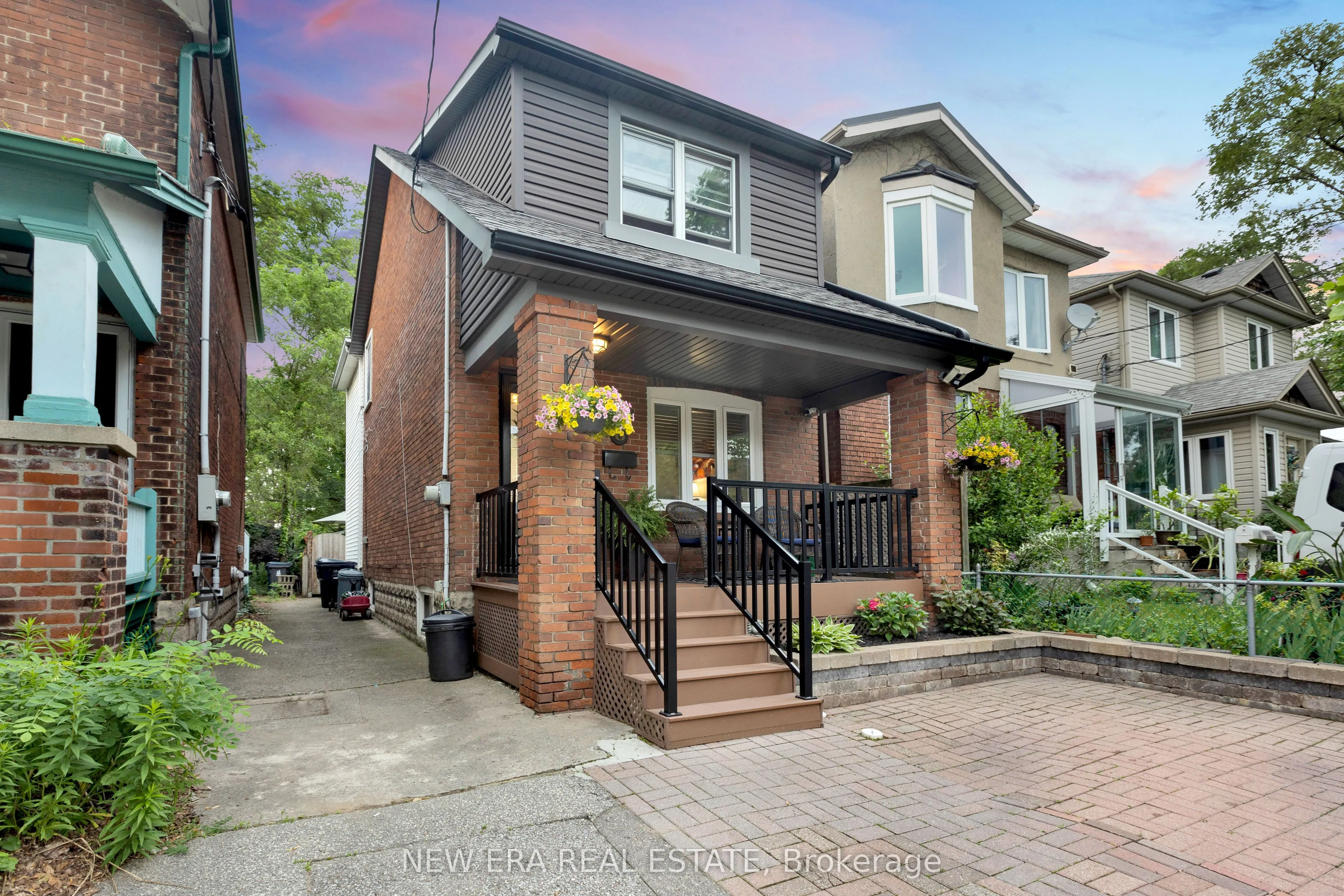 Detached Home For Sale | W13513090