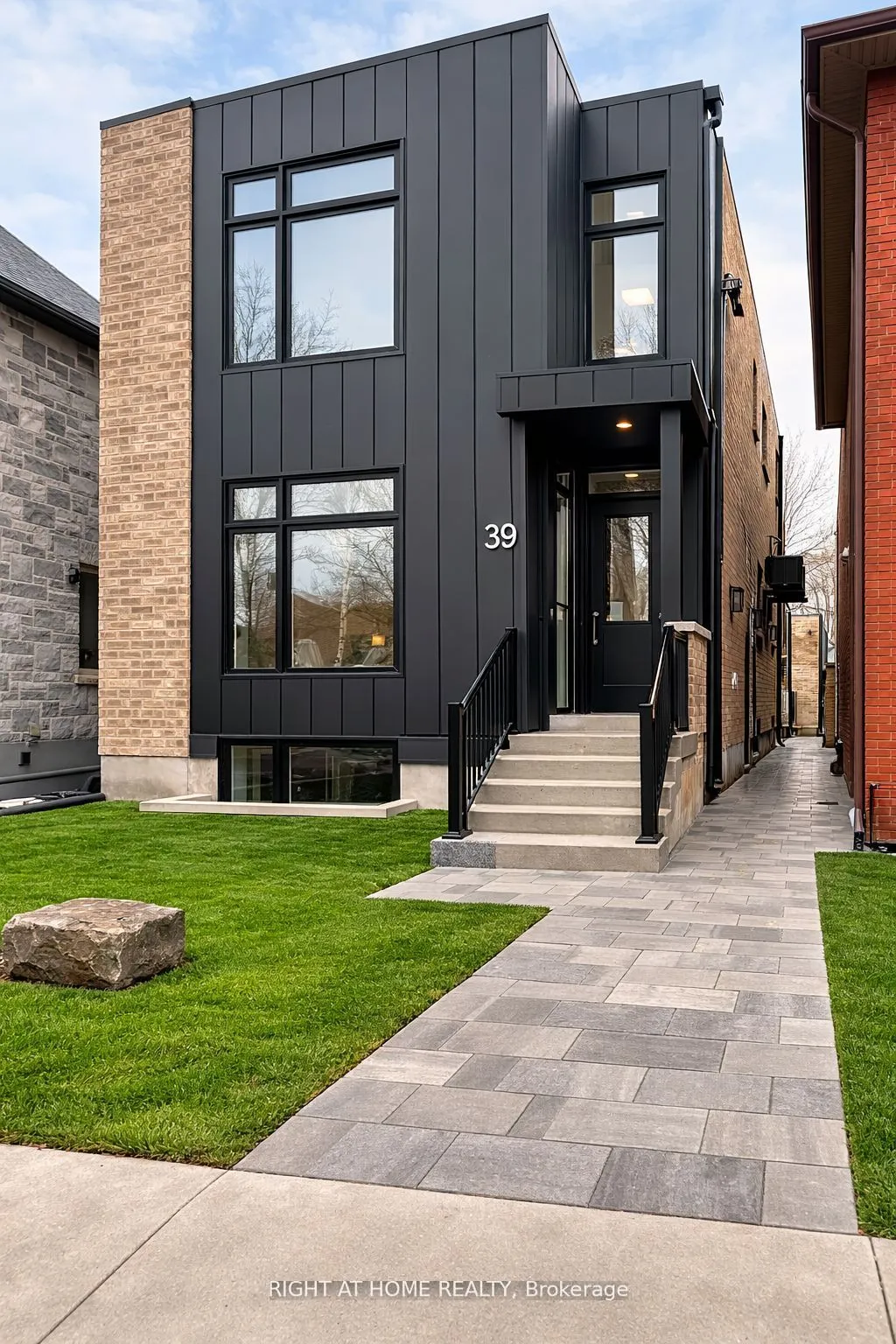 Triplex For Lease | W13521280